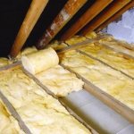 insulation of the ceiling in a wooden house